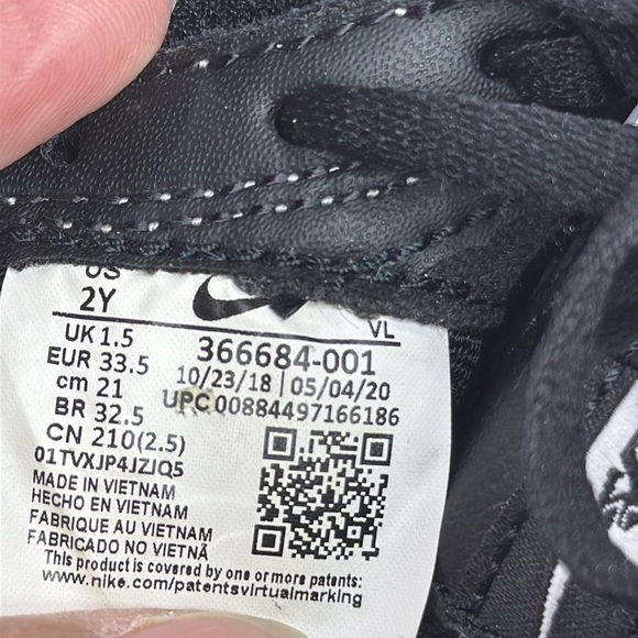 (N1) Nike Kids Black and White High-Top Sneakers, Sz 2Y - Picture 10 of 10